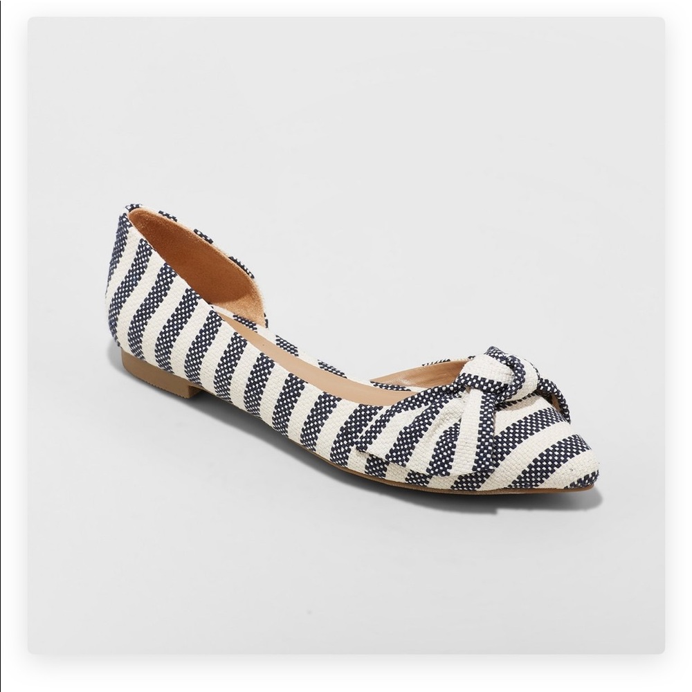 A New Day Women’s Striped Flat shoe w/ bow 8.5